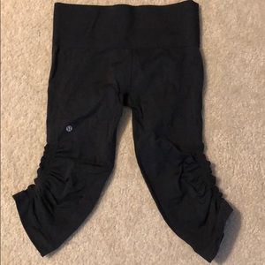 Lululemon in the flow crop